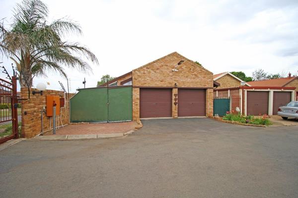 Stunning 3-Bedroom Standalone Townhouse For Sale where the suburbs of Greenhills and Wilbotsdal meets each other in Randfontein.  
Price: R798 000
Location: Wilbotsdal, Randfontein

Experience a truly  peaceful sanctuary and the perfect blend of modern living and tranquil ...