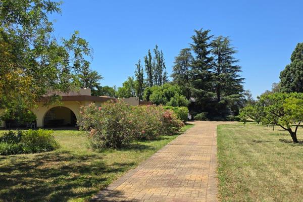 Nestled in a serene and picturesque corner, this beautiful smallholding offers everything a family could need to live comfortably and ...