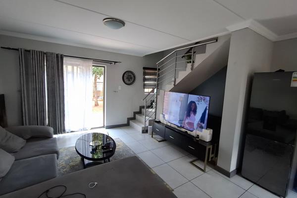 This stunning young inspired 2 Bedroom apartment home in Summerset , Midrand, on Garden ...