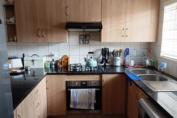 This property offers the following
Two bedrooms main en suit
Two bathrooms
Kitchen with breakfast nook
TV, lounge and dining ...