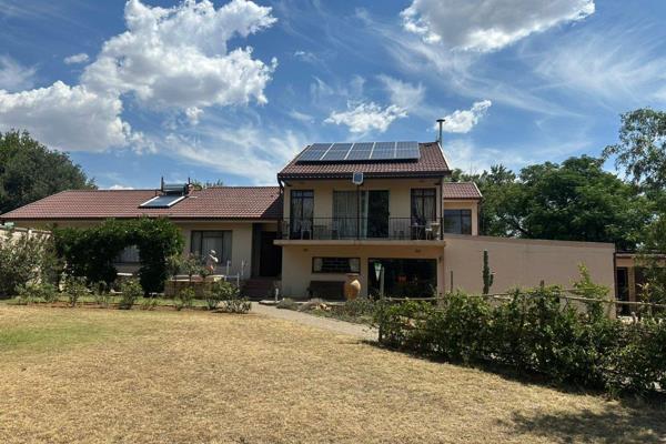 4 Bedrooms, 2 bathrooms/ En-suite.. TOTALLY self sufficient with Solar Energy and recycled water supply. This massive 2800m2 property ...