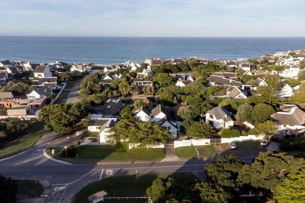 Stunning Self-Catering Guesthouse in the Tranquil Village of St Francis Bay – A Perfect ...