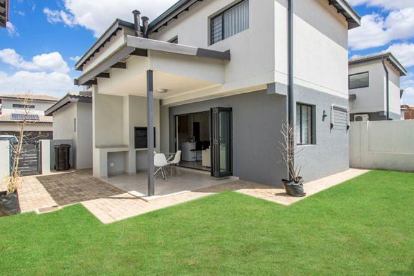 Nestled in the scenic neighborhood of Little Falls and overlooking the tranquil Kloofendal Nature Reserve, this modern freestanding ...