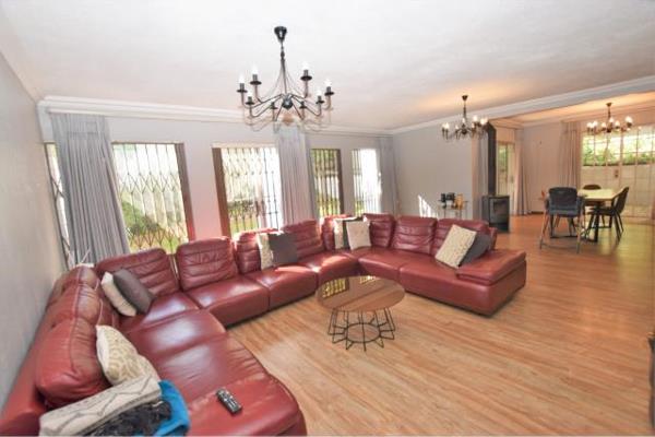 Modern 4-Bedroom Double Storey Townhouse in Rivonia/Edenburg

This modern and completely renovated double storey townhouse is nestled ...