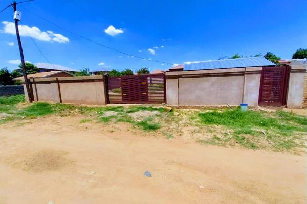 Vacant land
 
Location: Soshanguve M-ext

Selling Price:R300 000

Erf: 441 Sqm
Walled with lockable gate

 ...