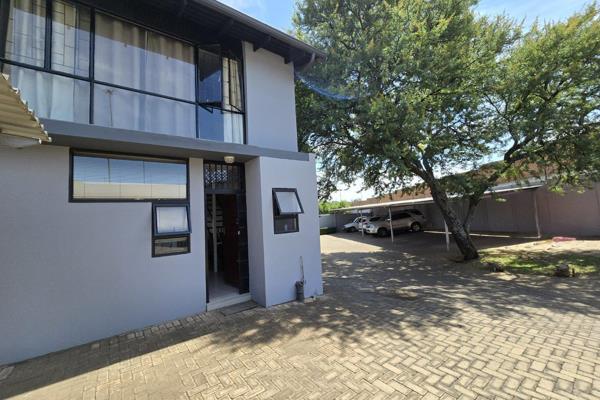 Excellent location!
Situated in Lynnwood Gardens Estate with 24h00 Guards. 
The Complex is only 3 years old with occupation date ...