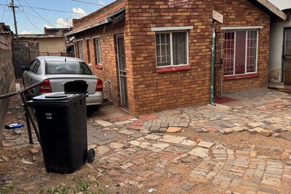 Two-bedroom house for sale at Ebony Park going for R890 000 

This property offers:
2 bedrooms without built inns
Separate toilet ...