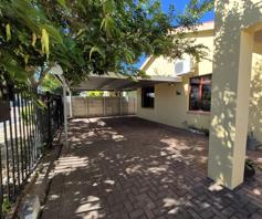 House for sale in Leighton Park