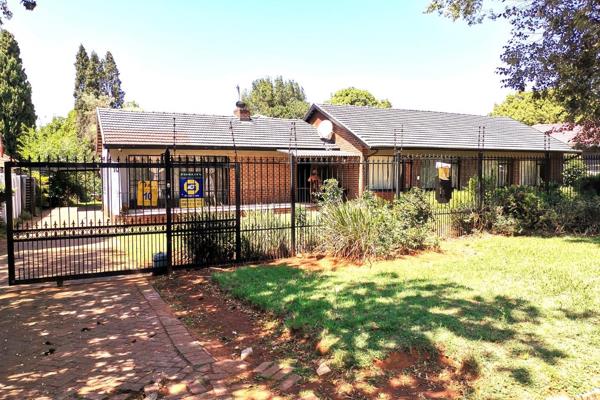 Discover Your Dream Home in  Ontdekkers Park.!
Nestled in the heart of the sought-after ...