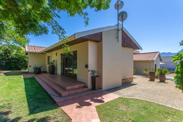 Exclusive Mandate
Discover this charming home in the sought-after Vrykyk neighborhood of Paarl. Perfectly blending comfort and ...