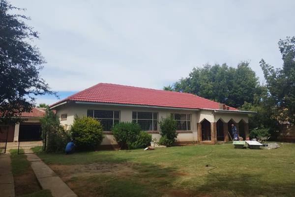 3 bedrooms
2 bathrooms
living room
dining room
kitchen
double garage