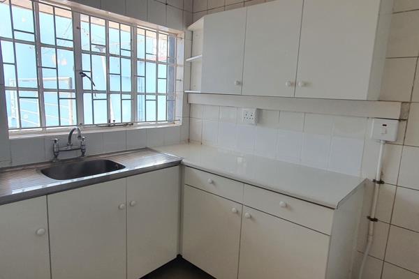 Large 2-bedroom apartment to let on Umgeni Road. This apartment is opposite Waste Centre, on taxi Route and walking distance to shops. ...