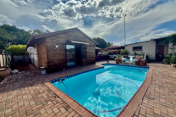 Beautiful Highly Family orientated  3 bedroom house for sale in a serene side of Vanderbijlpark CW6. Offering good quality family ...