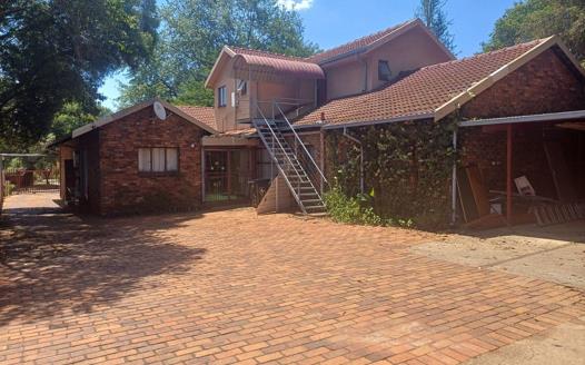 4 Bedroom House for sale in Eldoraigne