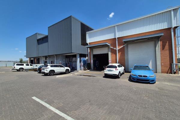 Discover an exceptional industrial unit within the prestigious Edge Logistics complex in ...