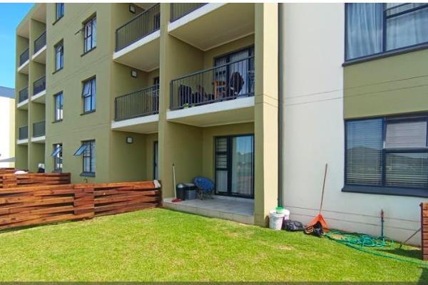 For Sale: Modern 3-Bedroom, 2-Bathroom Ground Floor Apartment in Pretoria East

This ...