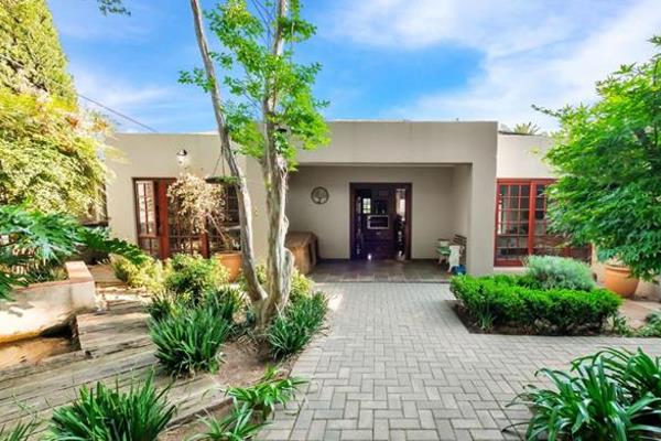 Two bedroom house in Parkhurst with a renovated full cottage for rent. Centrally located ...