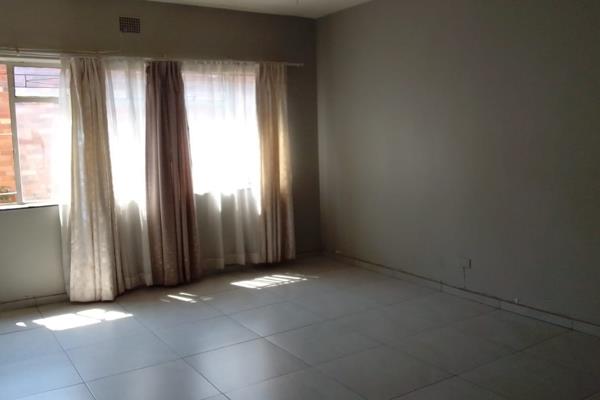 clean modern flat to rent in Gezina
offering 
1,5 bedroom
spacious living room
fitted kitchen
bathroom
garage parking 
all interested ...