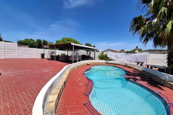 Exclusive 5-Bedroom Home in secure West Riding area of  Milnerton in Cape Town.

Nestled ...