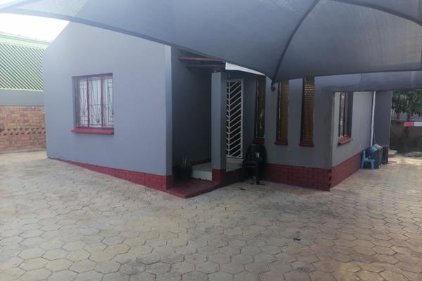 Two bedroom house with fitted kitchen, full bathroom,fitted wardrobes,lounge  and outside bachelor cottage with toilet n shower, yard ...