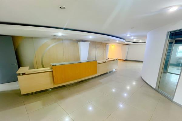 This 677m2 office on the fourth floor of Rosebank Corner presents a perfect blend for ...