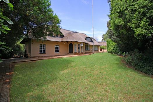 4 Bedroom House for sale in Weltevreden Park