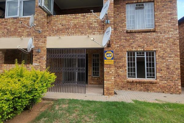 Ground floor apartment in Yellow wood for rental, Featuring 2 standard bedroom with cupboards , lounge ,clean kitchen with cupboards ...