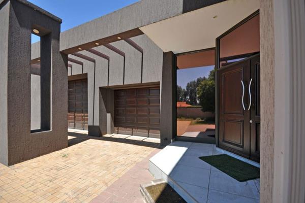 Immerse yourself in luxury in the prestigious Emfuleni Golf Estate. This pet-friendly haven offers a blend of style and comfort, making ...