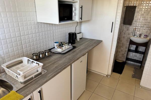 Fully furnished flat offers bedroom, bathroom &amp; kitchenette.
Perfect for single person, short term lease.
Call today for ...