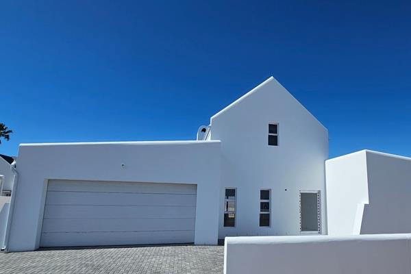 Dream Home in Lampiesbaai – Perfect for Families, Entertainers, or Investors! ...