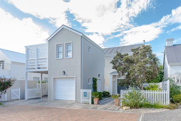 Sole Mandate - Stunning North Facing 3 bedroom house on Thesen Island.
Discover coastal ...