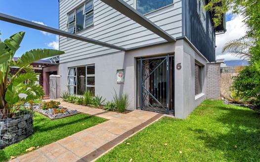 6 Bedroom House for sale in Rondebosch East