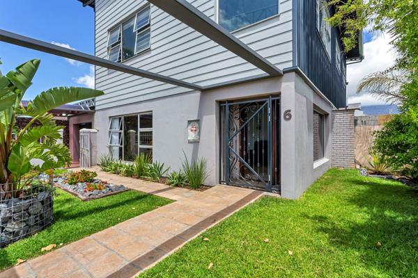 This contemporary family home is located in the highly sought-after area of Rondebosch East, is a dream come true for families seeking ...