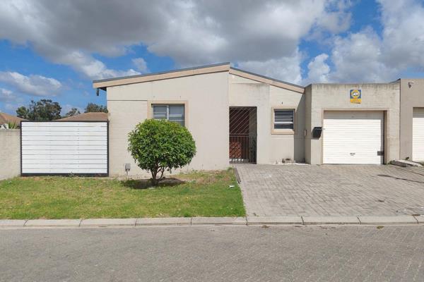 This property is available only 1 February 2025.

It offers 3 bedrooms (two of the bedrooms have built in cupboards), family bathroom ...