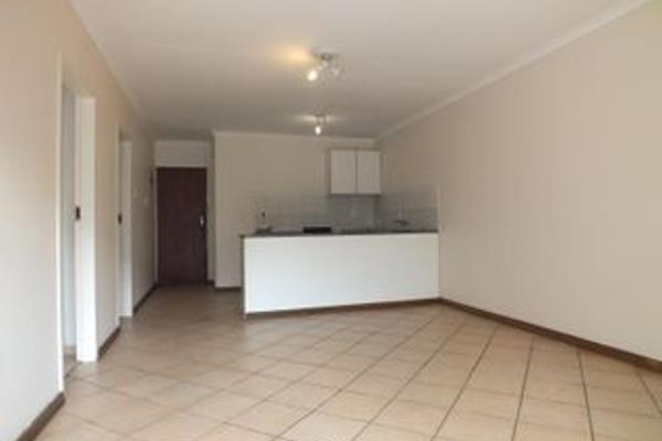 lovely spacious 2 bedroom 1 bathroom with open plan kitchen and lounge 
has pre paid electricity and individual metered water meter R ...