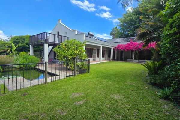 This charming home is located in a picturesque, quiet cul-de-sac in Constantia Hohenhort. With 3 bedrooms, main en-suite, and a guest ...