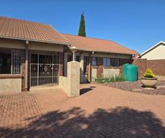 Townhouse for sale in Del Judor Ext 10