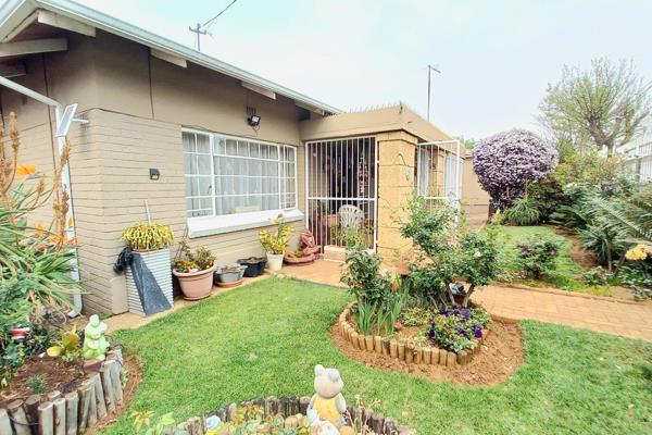 Charming Home - Perfectly Positioned!
Symhurst, Germiston!

Move-In Ready!

Discover a beautifully maintained 4-bedroom ...