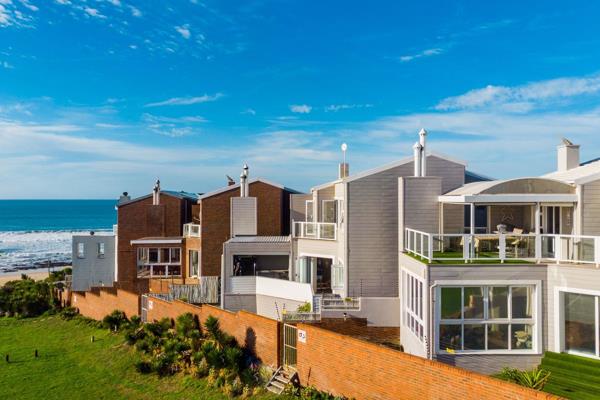 Dual Mandate

Welcome to this exceptional townhouse, located within the exclusive beachfront estate of De Duine in Jeffreys Bay. This ...