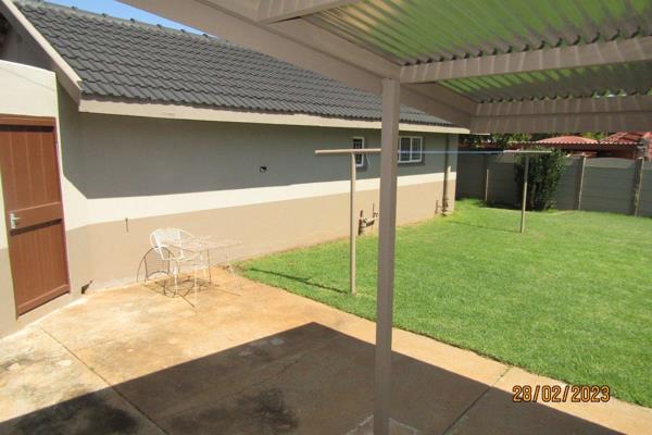 Super neat and tidy this 3 bedroom house all with built-in cupboards, 1 bathroom with seperate toilet. Large lounge , dininroom kitchen ...