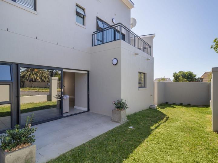 3 Bedroom Townhouse for sale in Langeberg Ridge - P24-112573054