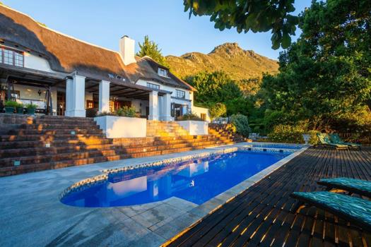 6 Bedroom House for sale in Constantia