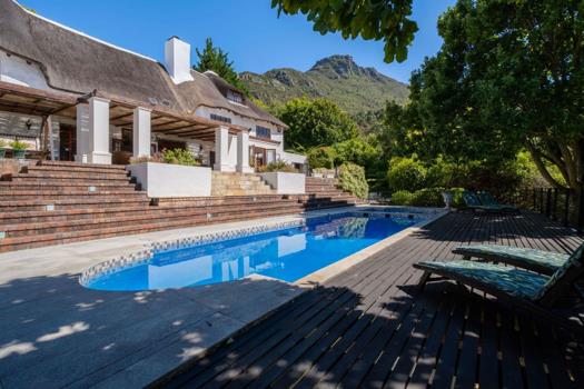 6 Bedroom House for sale in Constantia