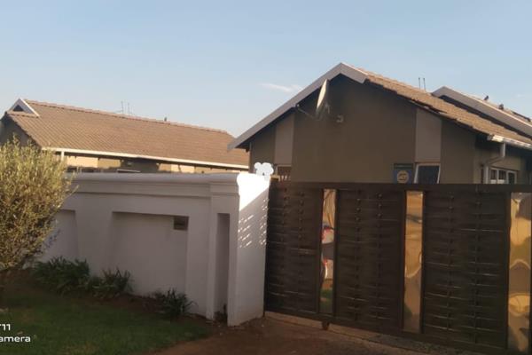 Welcome to Windmill Park Ext 21 in Boksburg, where comfort meets convenience in this charming two-bedroom residence. This property ...