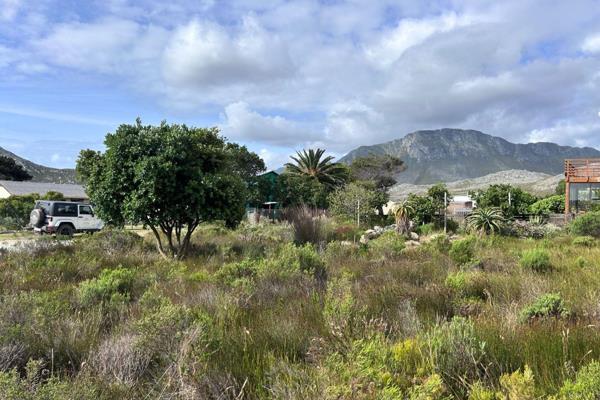 This large north facing 969m2 plot of land is the perfect place to build your dream ...