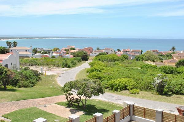 Exclusive Mandate: Unbeatable Sea Views and Modern Luxury in St Francis Bay

Discover ...