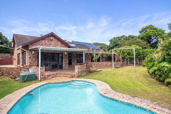 Positioned on a prominent corner on the West Bank in Port Alfred, this charming ...