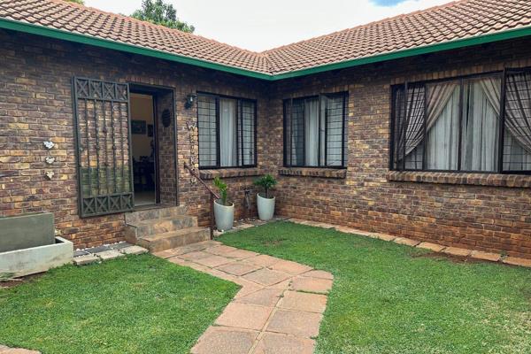 Lovely secure village – Centurion Hills

-	Front garden
-	Double tandem garage
-	3 ...