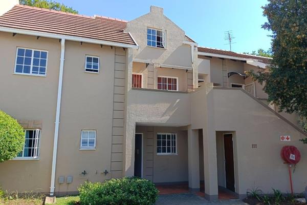 Discover this stylish first-floor apartment, ideally situated in the heart of Paulshof, just minutes from the N1 off-ramp.

Key ...