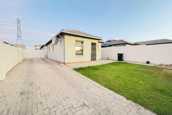 Charming 3-Bedroom Home for Rent in Riverside View
This beautifully designed 3-bedroom ...